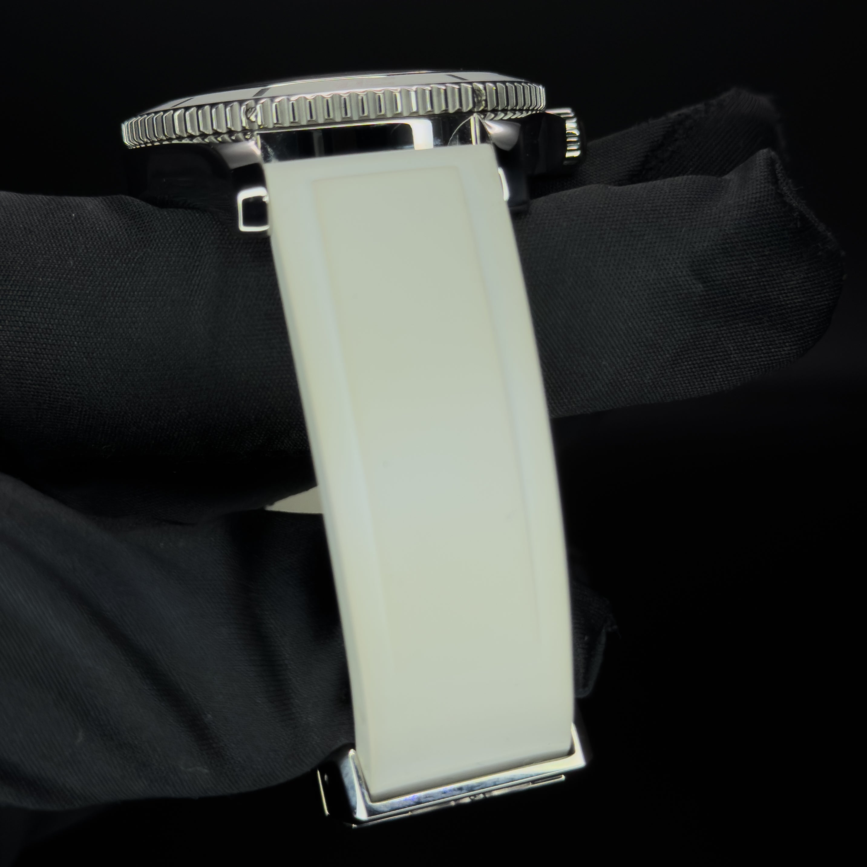 Breitling Superocean 42 White Dial – Ref. A17364 – 42mm Stainless Steel – Watch & Box Only