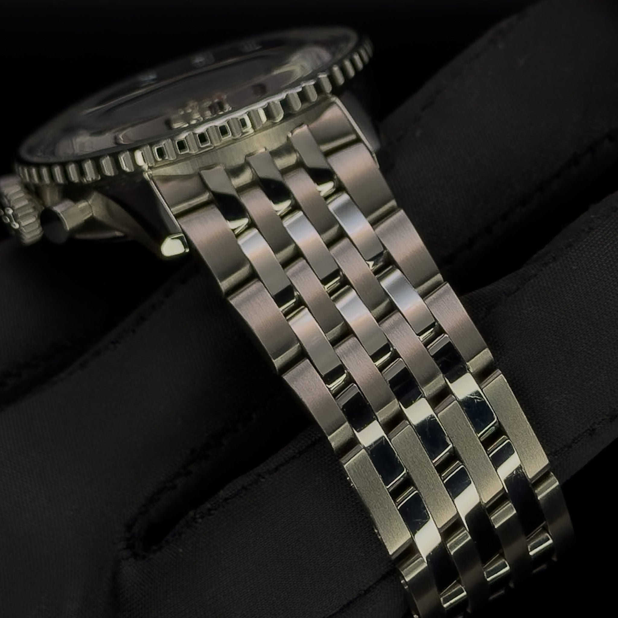Breitling Navitimer B01 Chronograph 43 “Silver Panda” – AB0138241G1A1