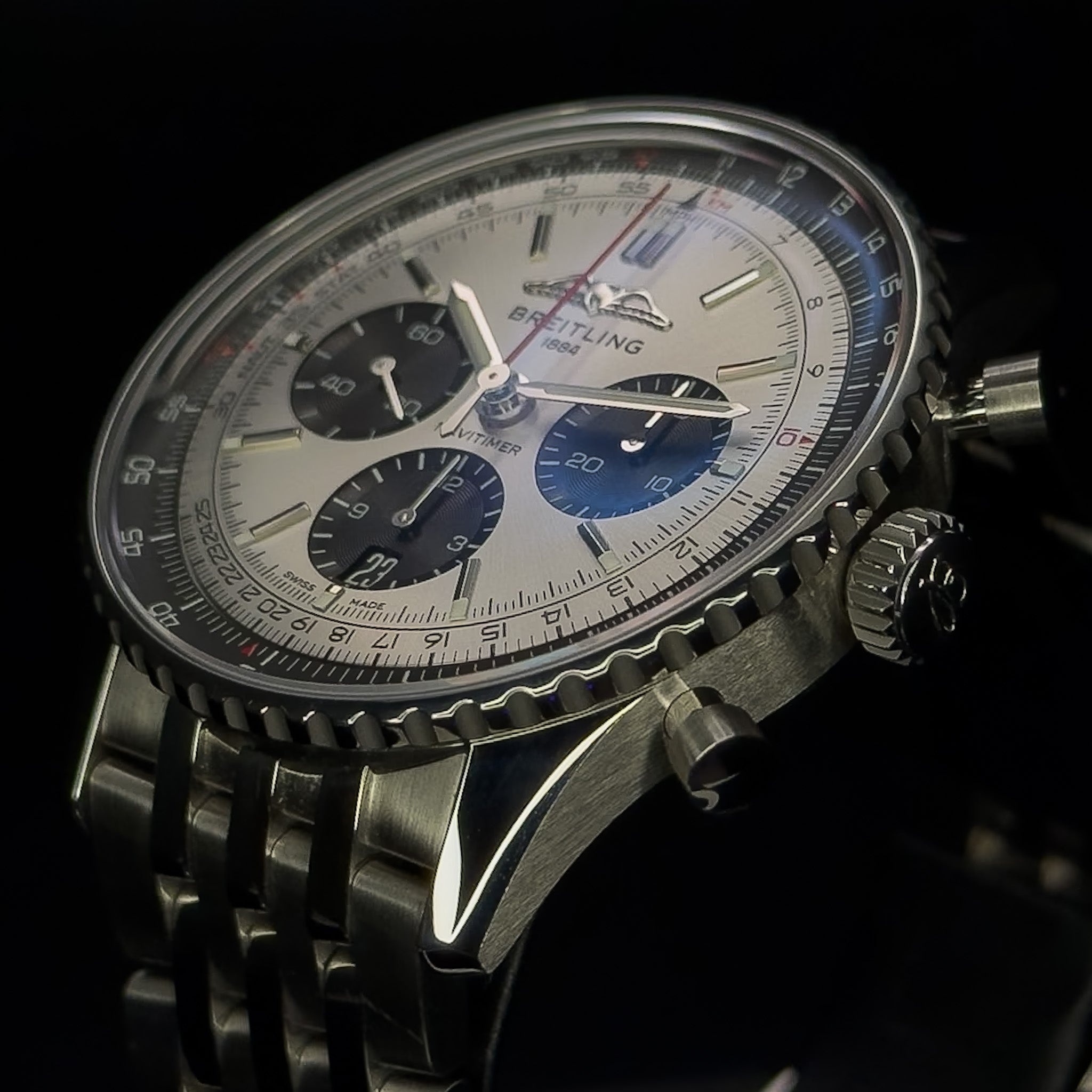 Breitling Navitimer B01 Chronograph 43 “Silver Panda” – AB0138241G1A1