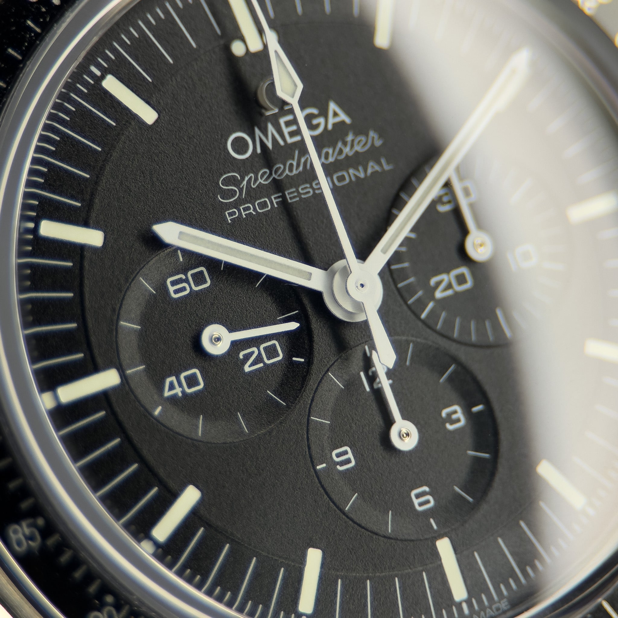 Omega Speedmaster Professional “Moonwatch” Sapphire Sandwich – Ref. 310.30.42.50.01.002 – 42mm Stainless Steel – Full Set – Excellent Condition