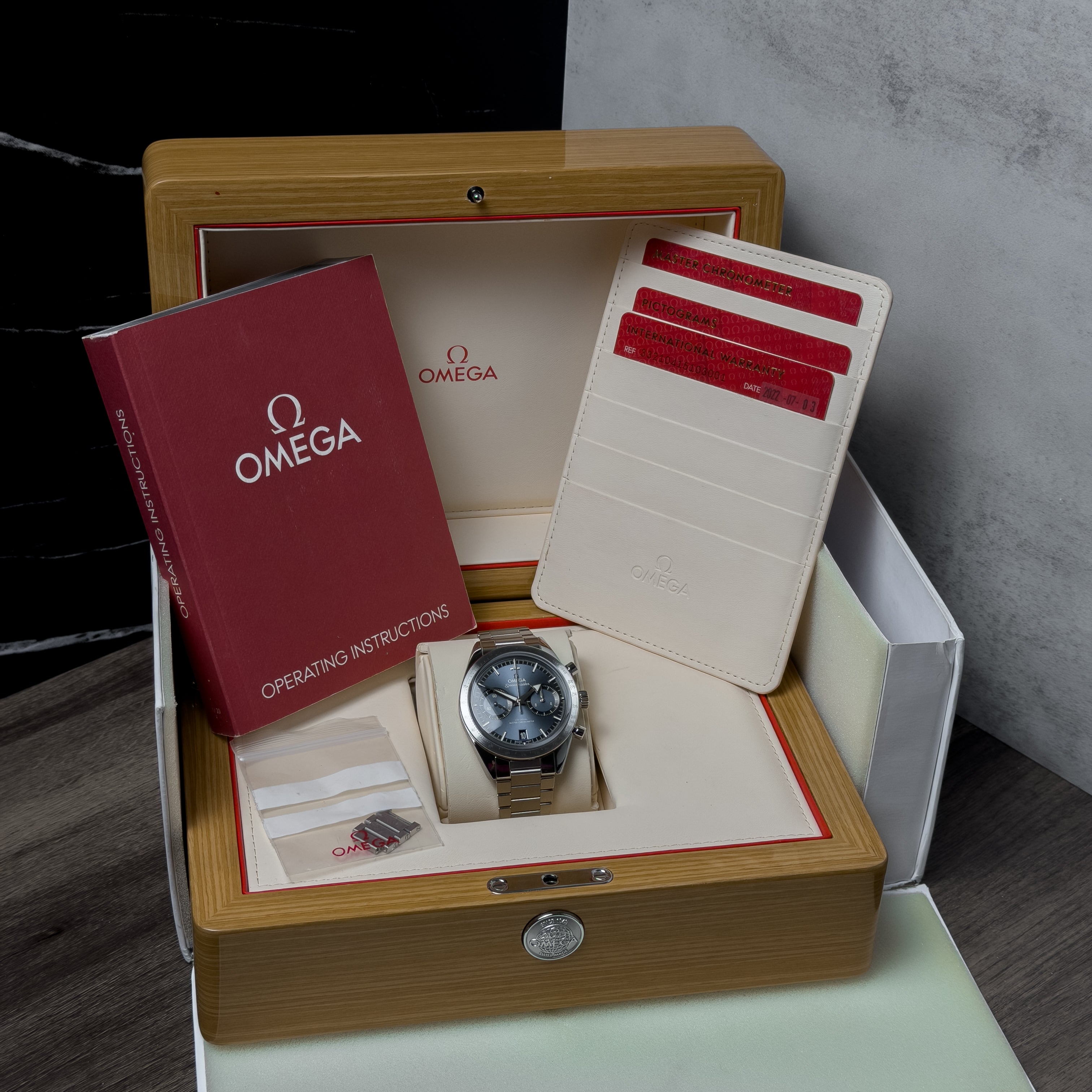 Omega Speedmaster ’57 “Broad Arrow” Blue Dial – Ref. 332.10.41.51.03.001 – 40.5mm Stainless Steel – Full Set – Excellent Condition