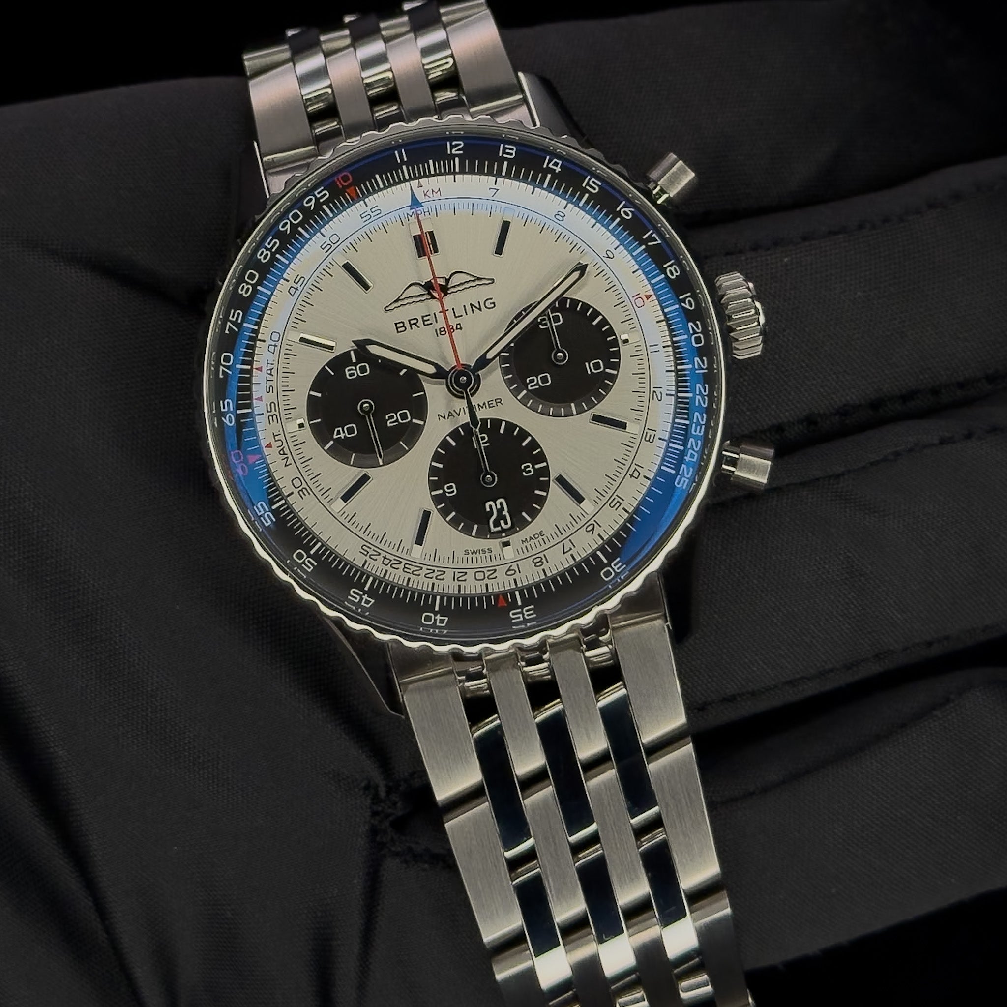 Breitling Navitimer B01 Chronograph 43 “Silver Panda” – AB0138241G1A1
