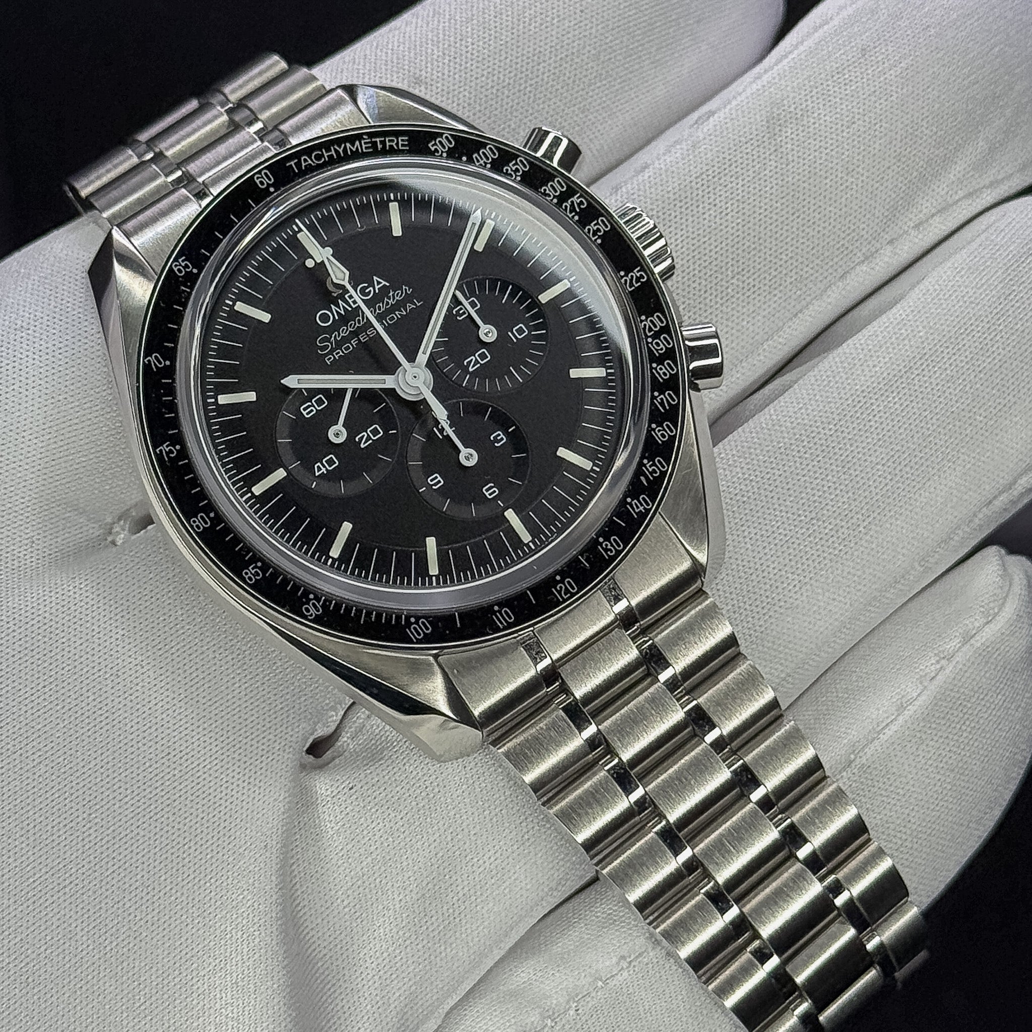 Omega Speedmaster Professional “Moonwatch” Sapphire Sandwich – Ref. 310.30.42.50.01.002 – 42mm Stainless Steel – Full Set – Excellent Condition