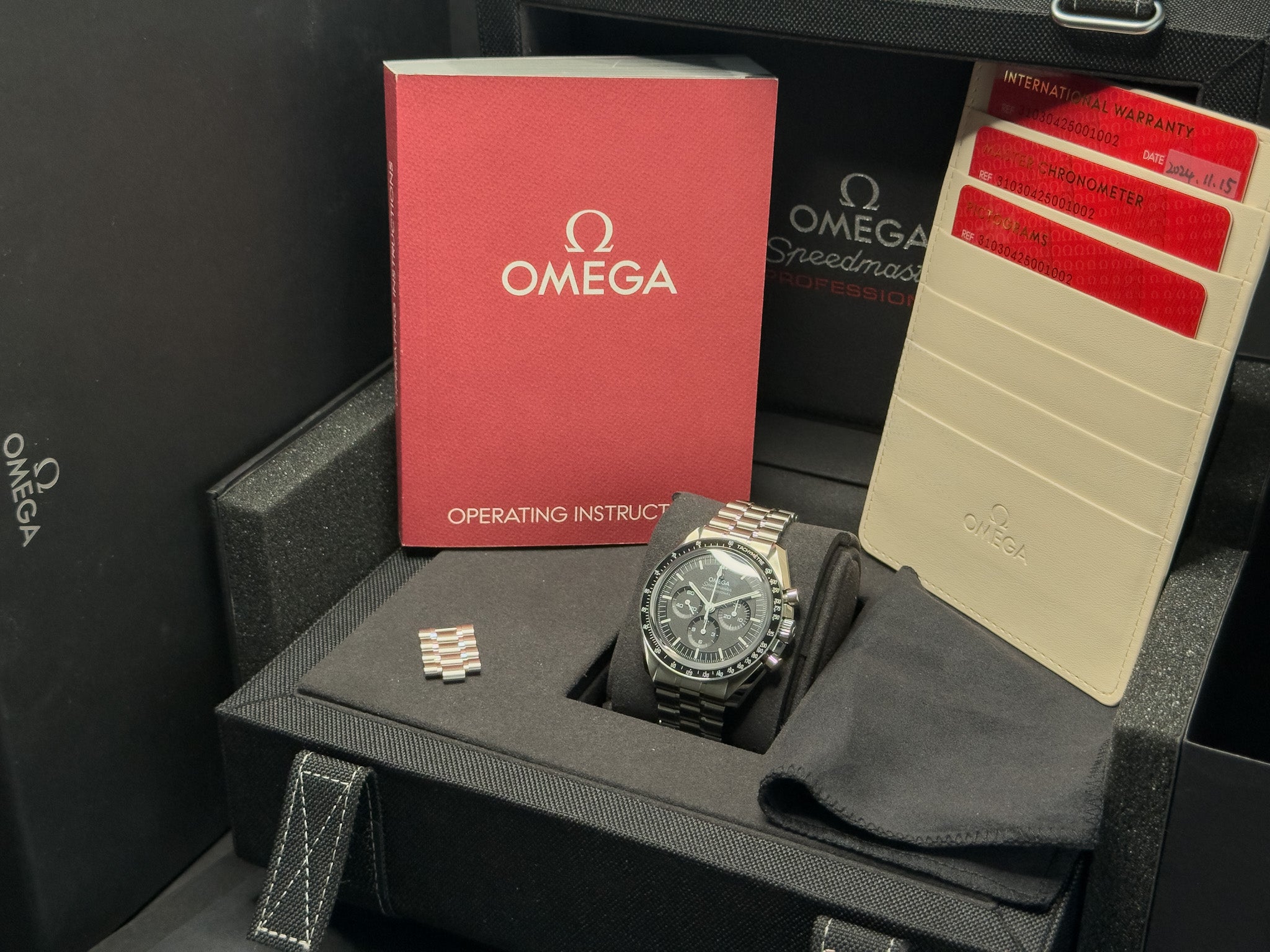 Omega Speedmaster Professional “Moonwatch” Sapphire Sandwich – Ref. 310.30.42.50.01.002 – 42mm Stainless Steel – Full Set – Excellent Condition